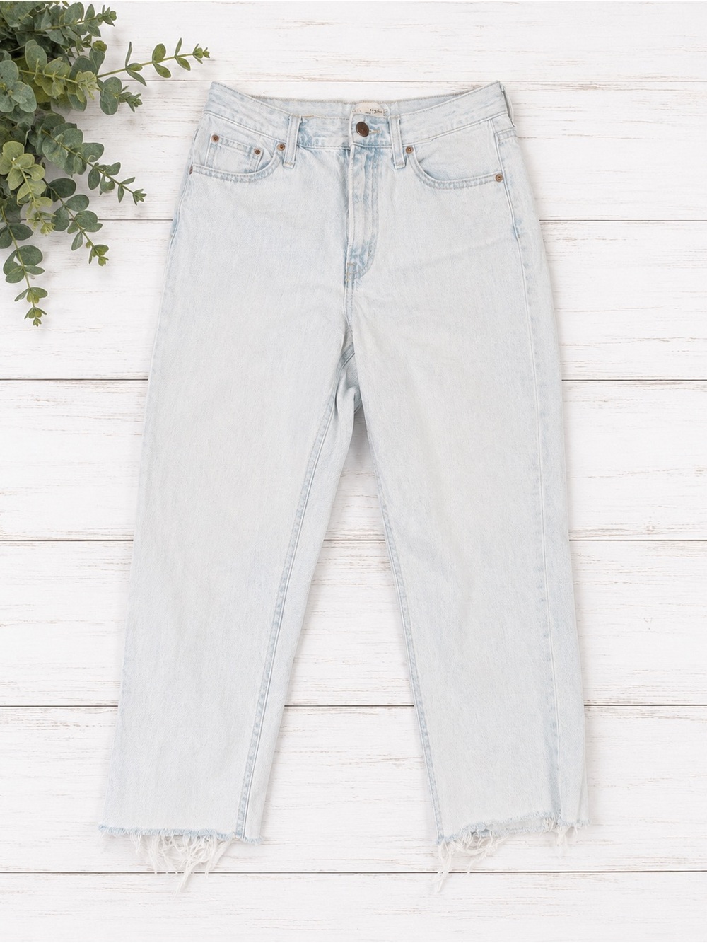 Universal Thread Candiani Denim High Rise Straight Jeans Raw Hem Light Wash 4/27